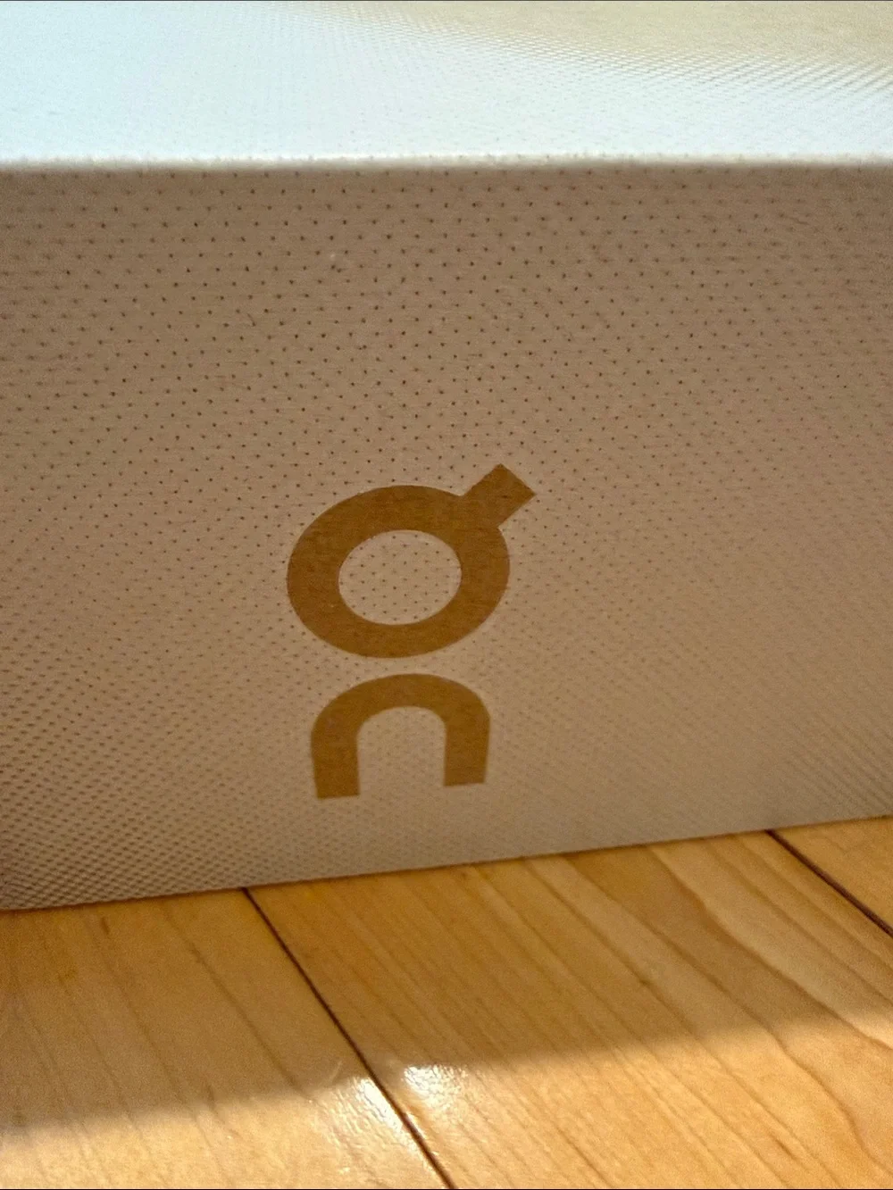 On Running Silver-Gray Shoe Box